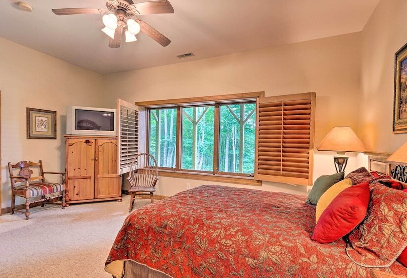 Lavish Beech Mountain Ski Cabin W/ Hot Tub!