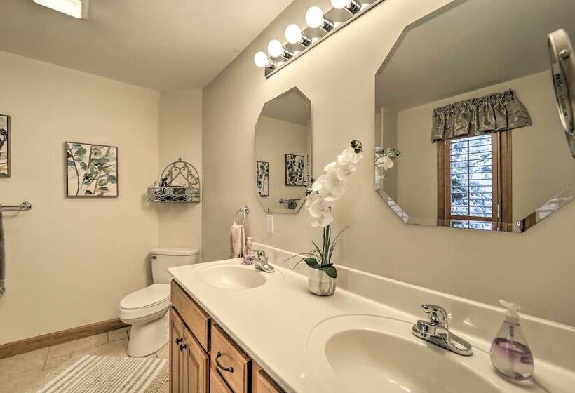 Lavish Beech Mountain Ski Cabin W/ Hot Tub!