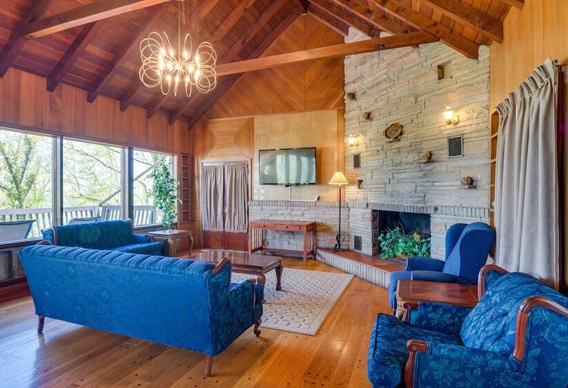 Ledge Lodge Burkesville Getaway: Pool & Views!