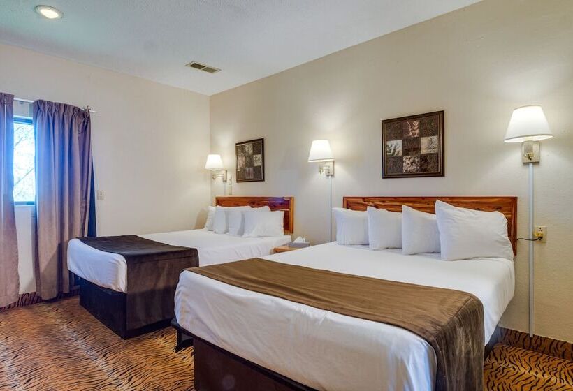 Ledge Lodge Burkesville Getaway: Pool & Views!