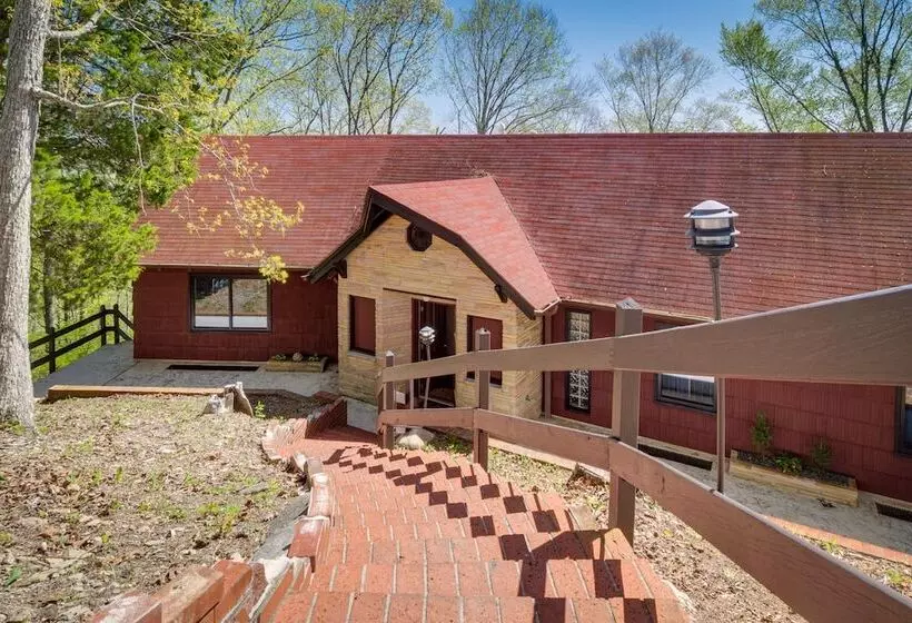 Ledge Lodge  Burkesville Getaway: Pool & Views!