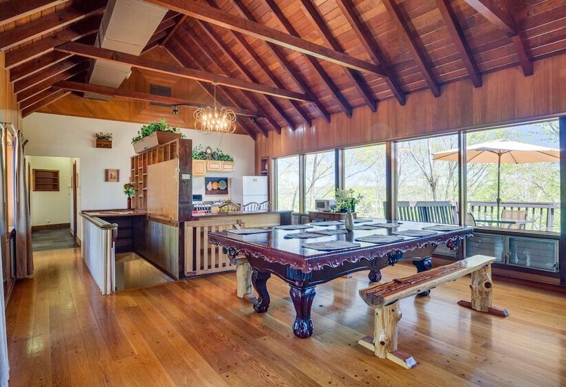 Ledge Lodge Burkesville Getaway: Pool & Views!