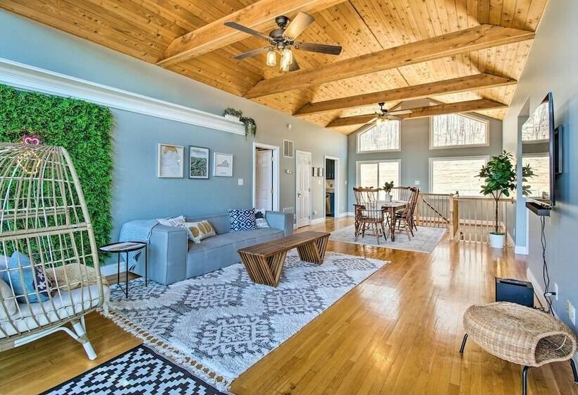 Linden Cabin W/ Hot Tub + Mountain Views!