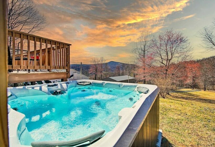Linden Cabin W/ Hot Tub + Mountain Views!
