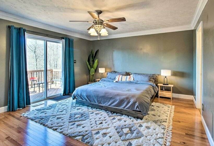 Linden Cabin W/ Hot Tub + Mountain Views!