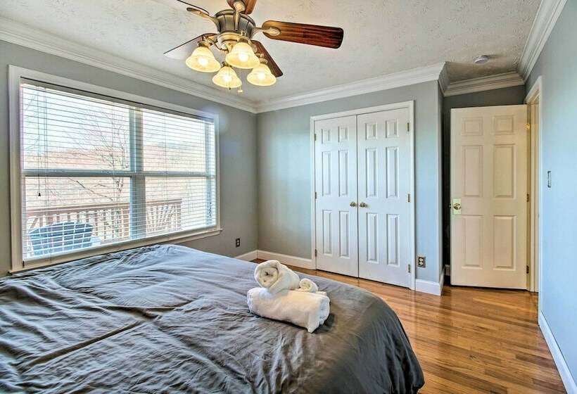 Linden Cabin W/ Hot Tub + Mountain Views!