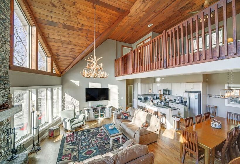 Luxurious Waynesville Family Home W/ Gorgeous View