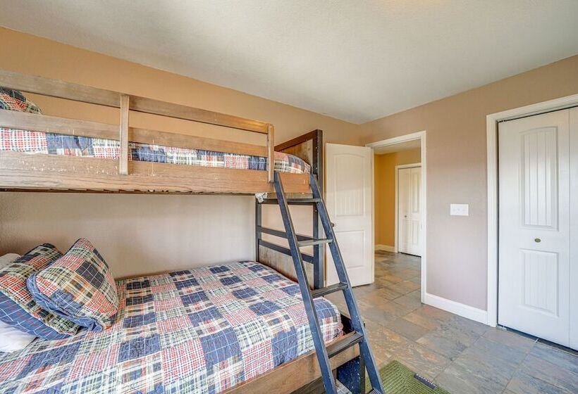 Luxurious Waynesville Family Home W/ Gorgeous View