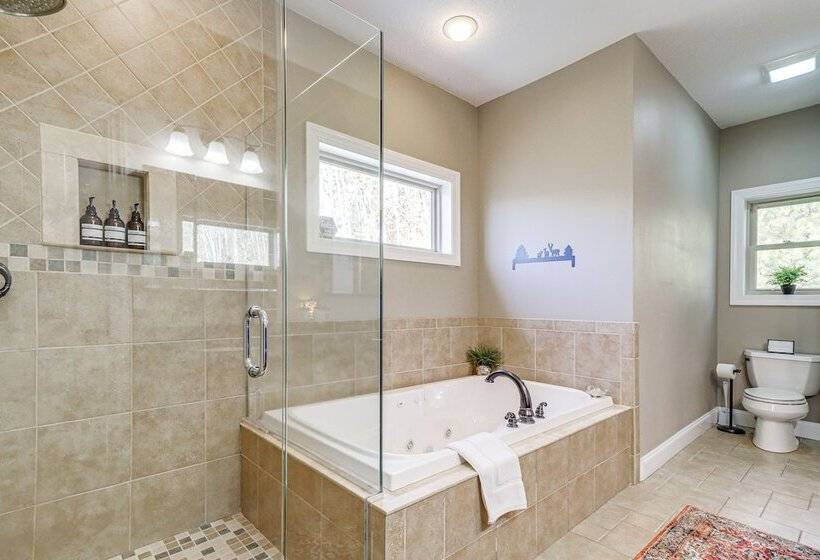 Luxurious Waynesville Family Home W/ Gorgeous View