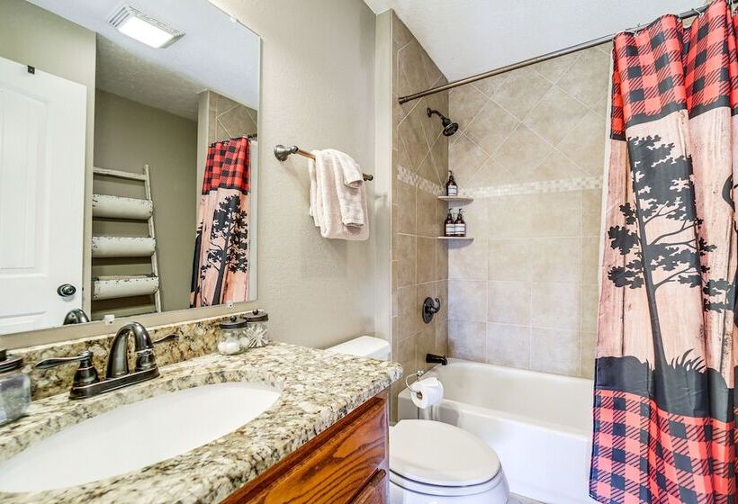 Luxurious Waynesville Family Home W/ Gorgeous View