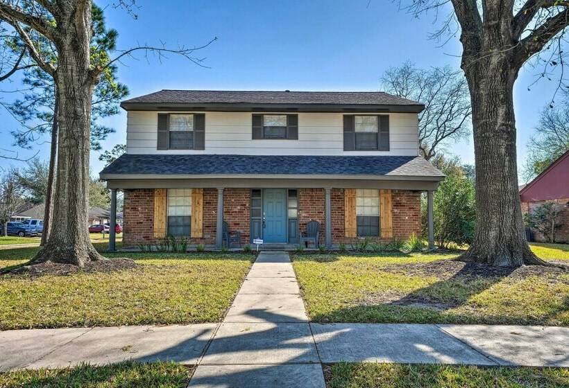 Modern House W/ Fireplace, Walk To Fishing!