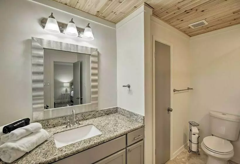 Modern House W/ Fireplace, Walk To Fishing!