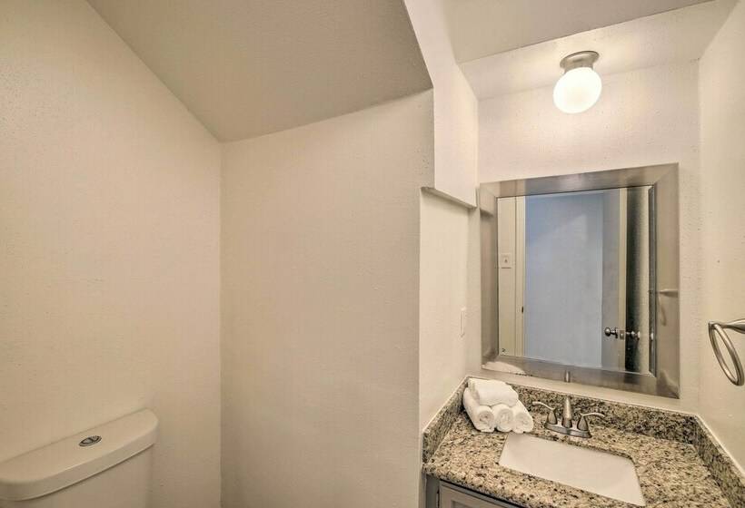 Modern House W/ Fireplace, Walk To Fishing!