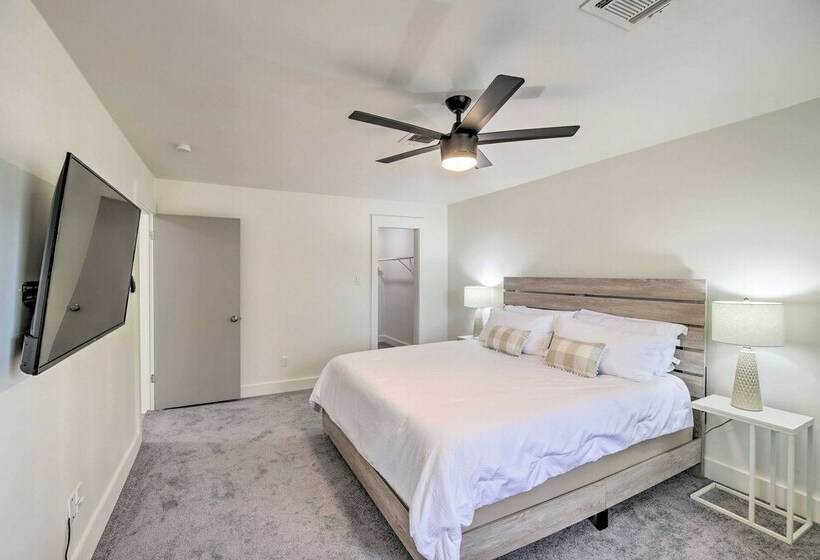 Modern House W/ Fireplace, Walk To Fishing!