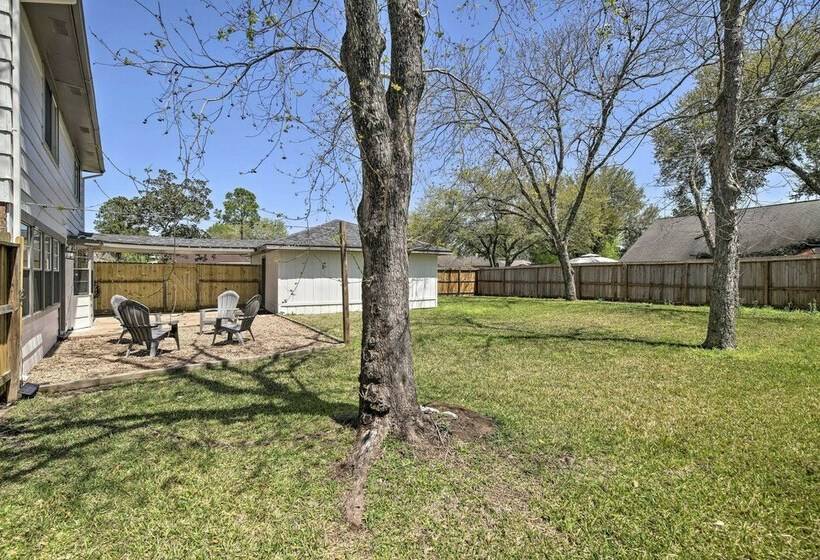 Modern House W/ Fireplace, Walk To Fishing!