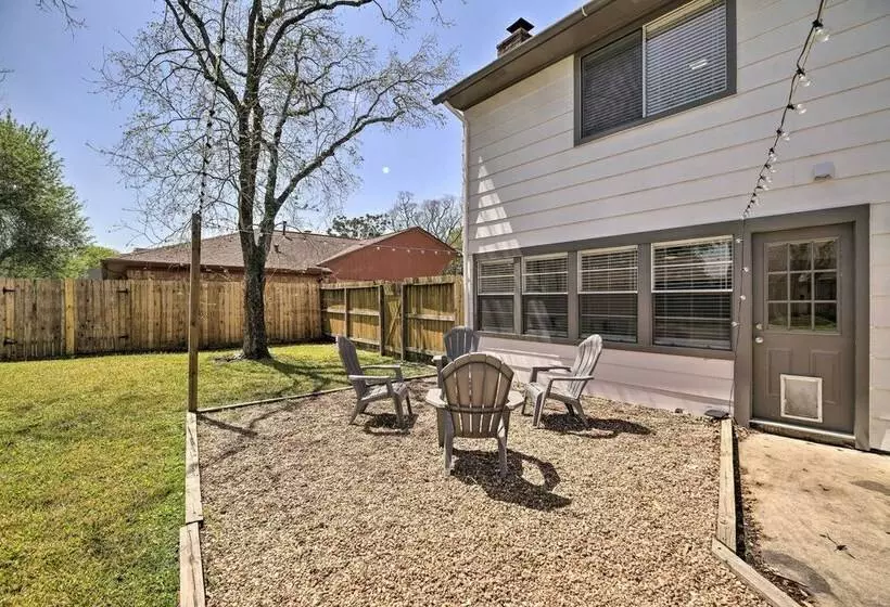 Modern House W/ Fireplace, Walk To Fishing!
