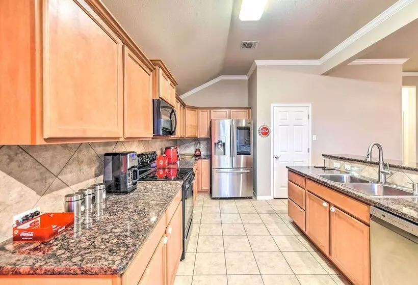 Temple Retreat: Game Room & Deck, Pets Welcome