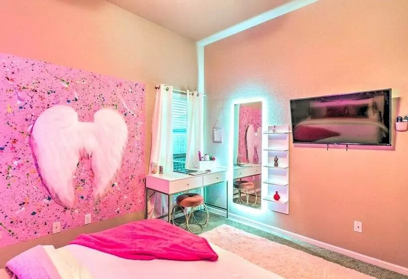 Temple Retreat: Game Room & Deck, Pets Welcome