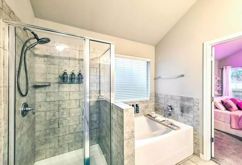 Temple Retreat: Game Room & Deck, Pets Welcome