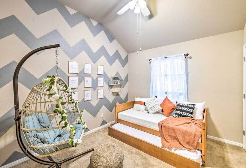 Temple Retreat: Game Room & Deck, Pets Welcome