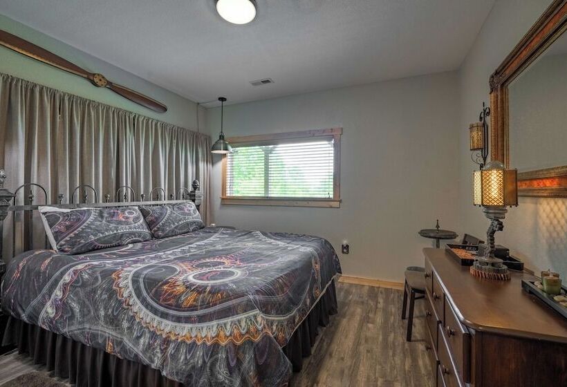 Outlaw Mountain Lodge: Fire Pit & Panoramic Views!