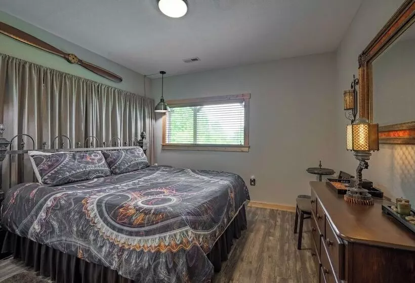 Outlaw Mountain Lodge: Fire Pit & Panoramic Views!