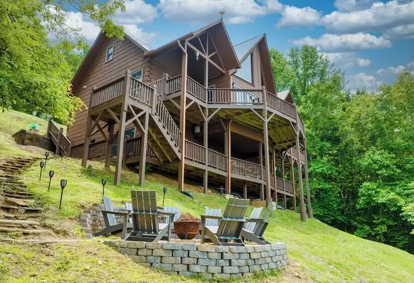 Outlaw Mountain Lodge: Fire Pit & Panoramic Views!