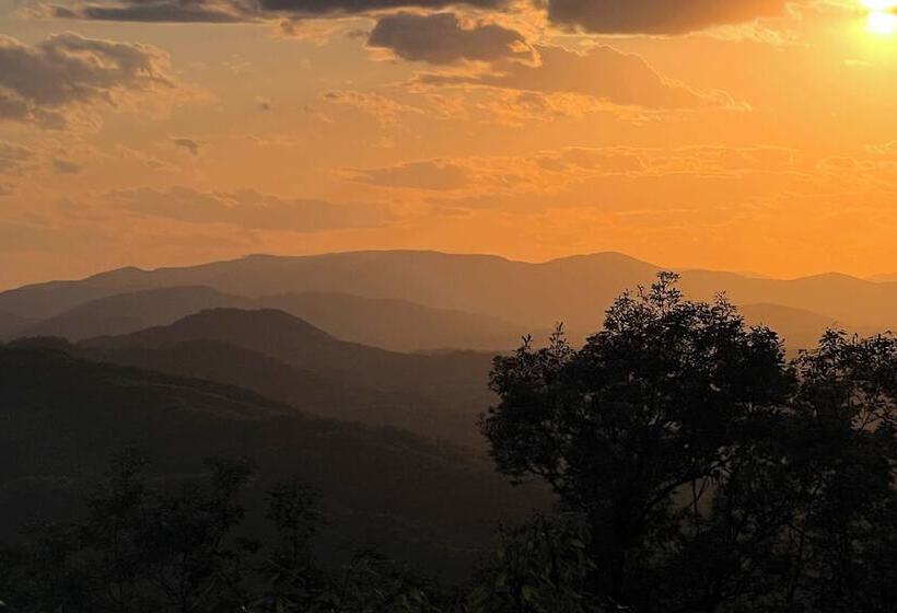 Outlaw Mountain Lodge: Fire Pit & Panoramic Views!