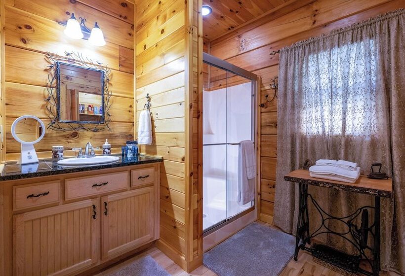 Outlaw Mountain Lodge: Fire Pit & Panoramic Views!