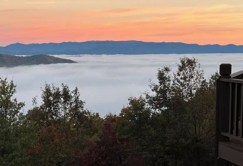 Outlaw Mountain Lodge: Fire Pit & Panoramic Views!