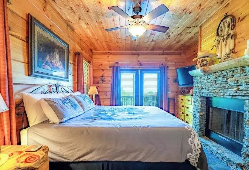 Outlaw Mountain Lodge: Fire Pit & Panoramic Views!