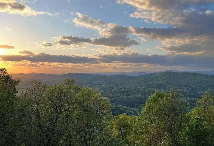 Outlaw Mountain Lodge: Fire Pit & Panoramic Views!