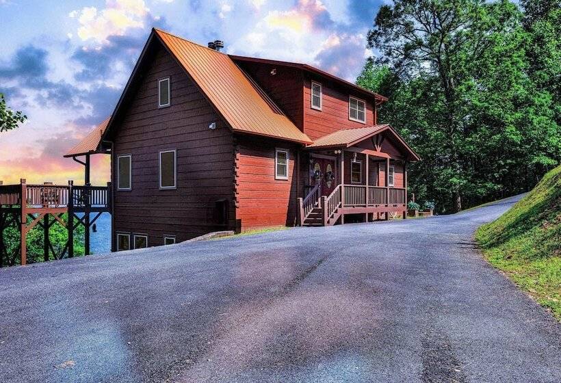 Outlaw Mountain Lodge: Fire Pit & Panoramic Views!