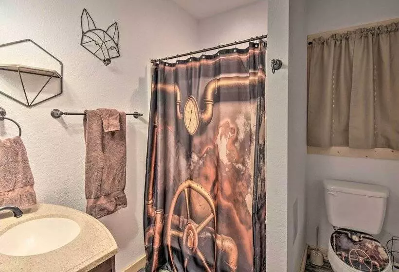 Outlaw Mountain Lodge: Fire Pit & Panoramic Views!