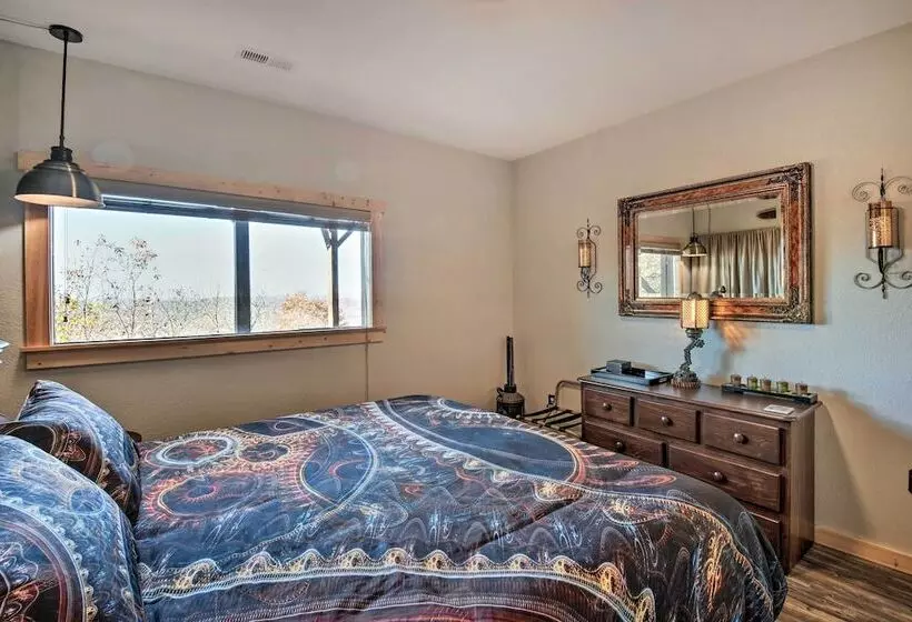 Outlaw Mountain Lodge: Fire Pit & Panoramic Views!