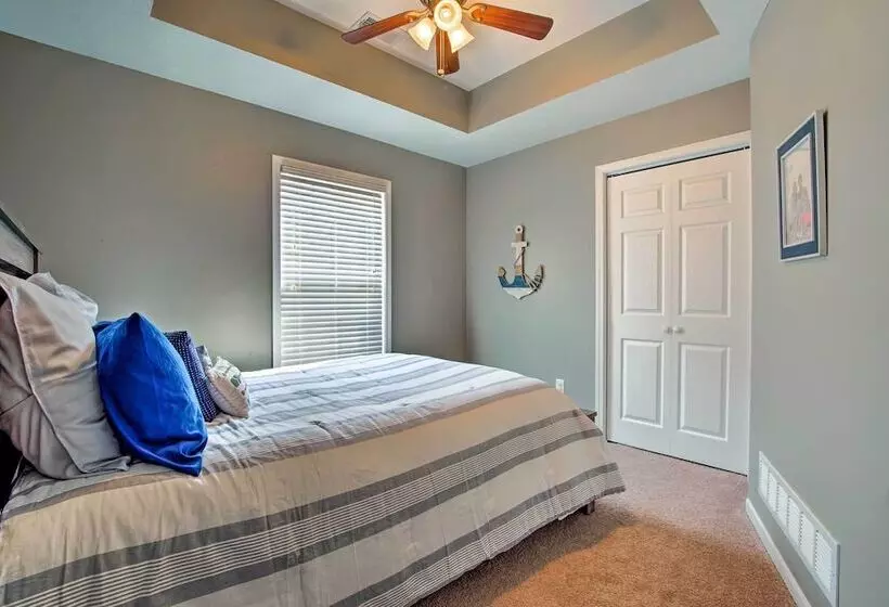 Half Mi To Yacht Club: Home By Perry Lake!