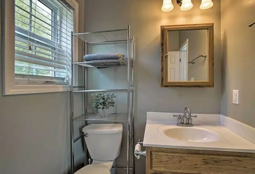 Half Mi To Yacht Club: Home By Perry Lake!