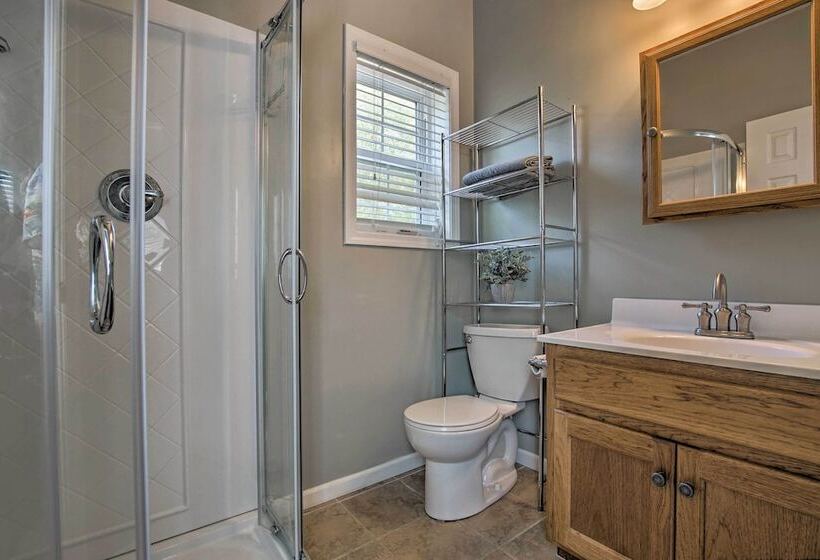 Half Mi To Yacht Club: Home By Perry Lake!