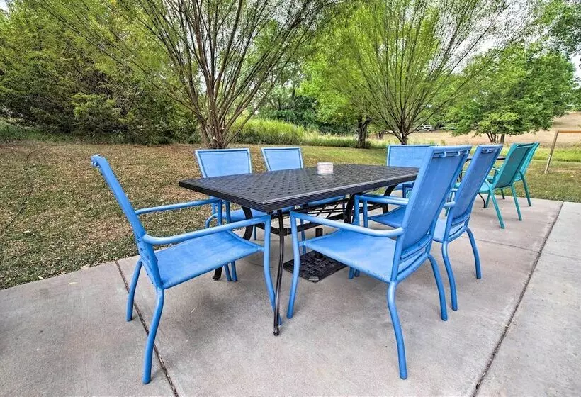 Half Mi To Yacht Club: Home By Perry Lake!