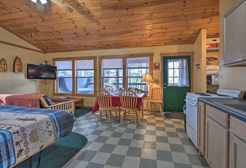 Pet Friendly Smoky Mountain Cabin: Hunt & Fish!