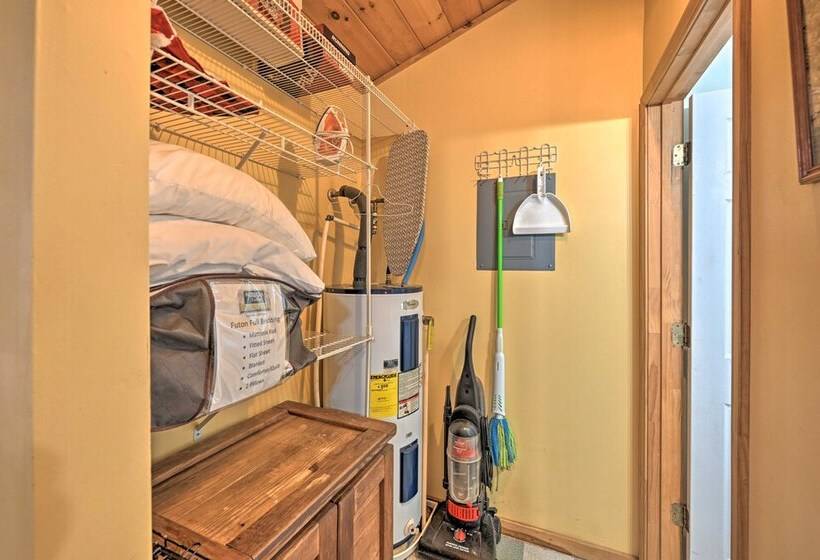 Pet Friendly Smoky Mountain Cabin: Hunt & Fish!