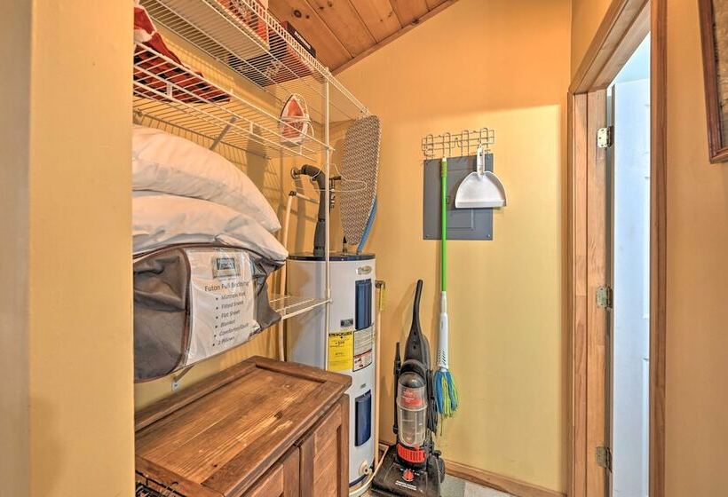 Pet Friendly Smoky Mountain Cabin: Hunt & Fish!