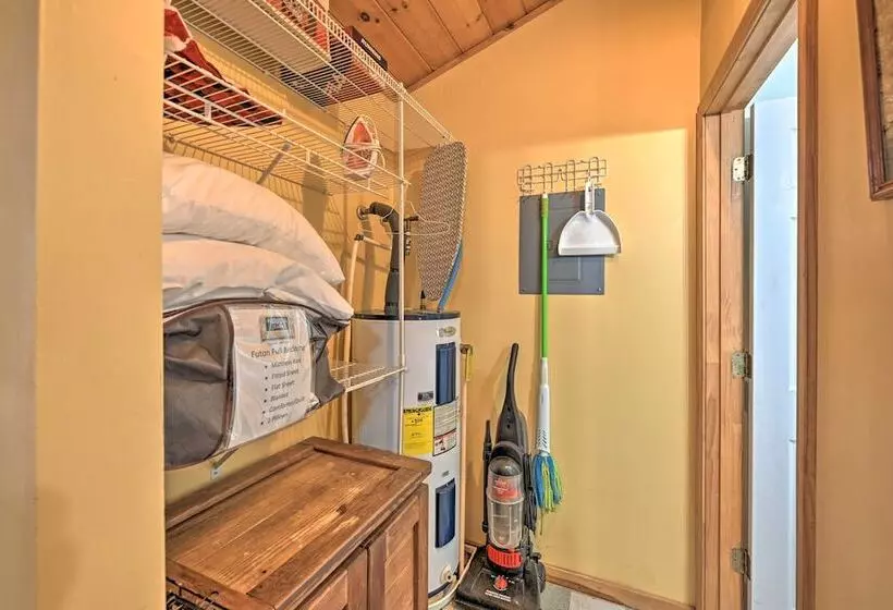 Pet Friendly Smoky Mountain Cabin: Hunt & Fish!