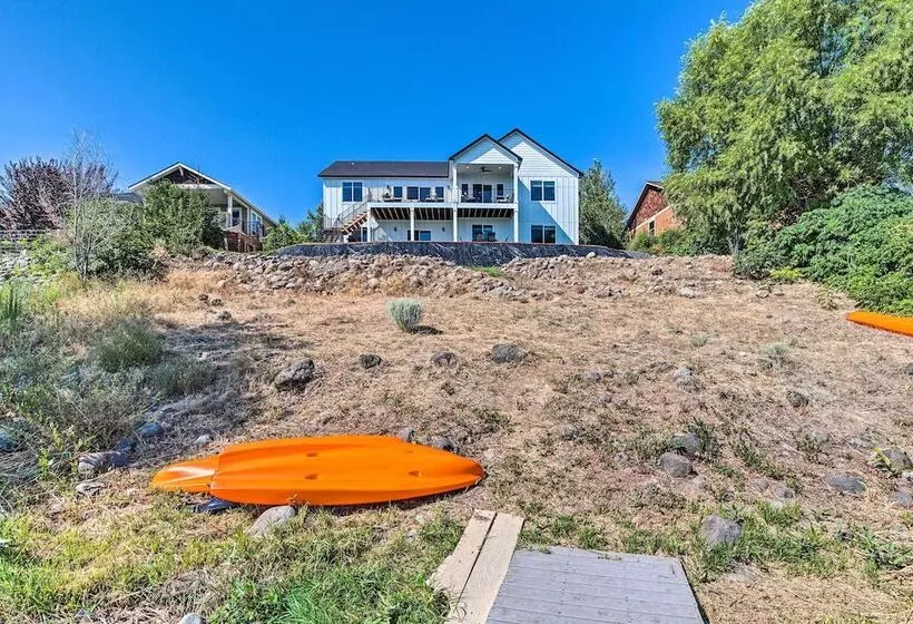 Picturesque Moses Lake House W/ Boating Dock