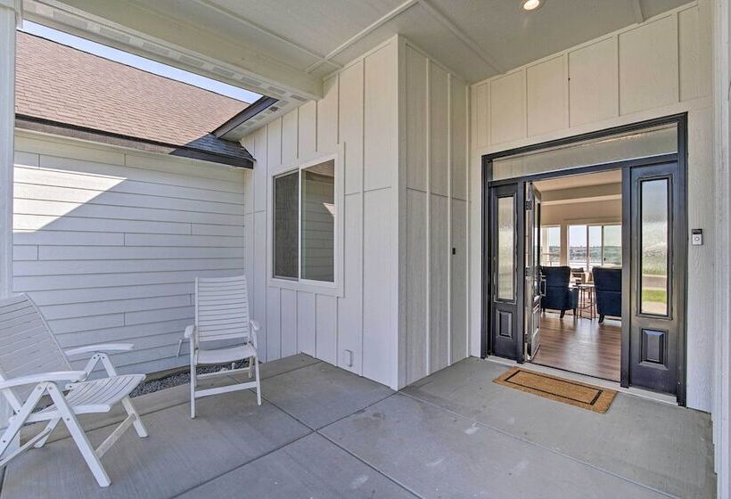 Picturesque Moses Lake House W/ Boating Dock