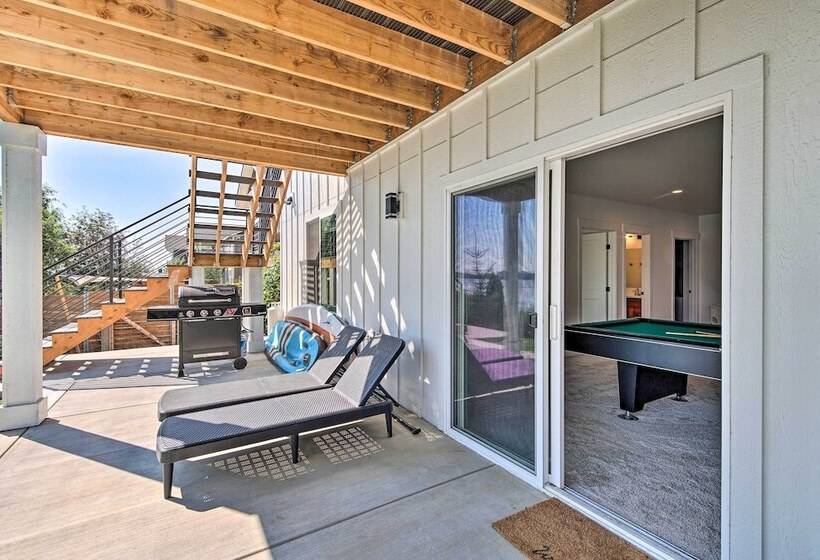 Picturesque Moses Lake House W/ Boating Dock