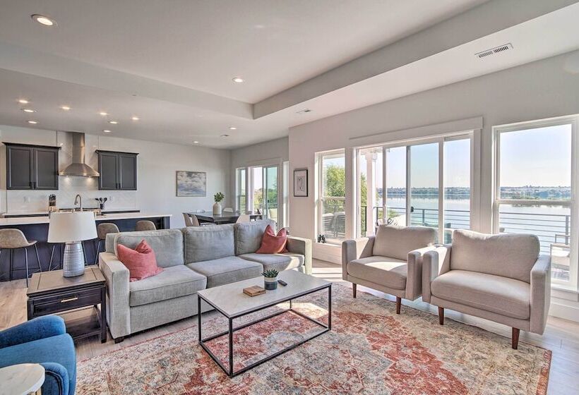 Picturesque Moses Lake House W/ Boating Dock