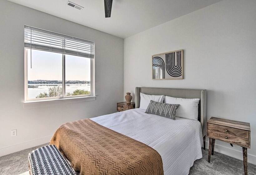 Picturesque Moses Lake House W/ Boating Dock