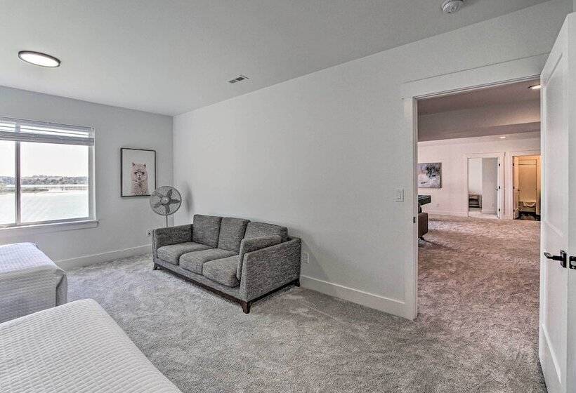 Picturesque Moses Lake House W/ Boating Dock