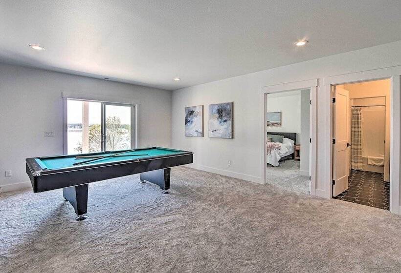 Picturesque Moses Lake House W/ Boating Dock